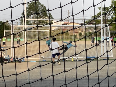 第1グランドでの　サッカーシュート練習（校長室より）